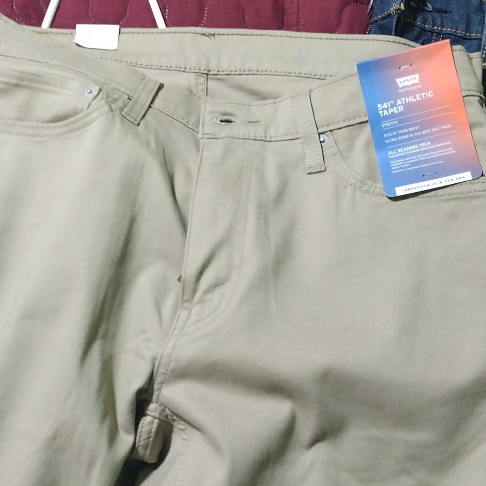 Levi's - Picture 3 of 3